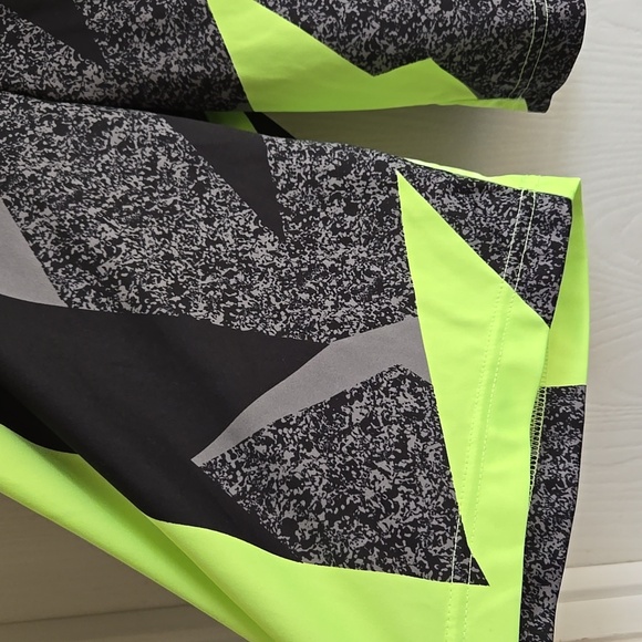 Nike | Dry Fit Black Green Shorts - Picture 3 of 9